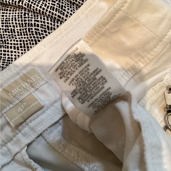 Michael Michael Kors white Bermuda shorts with chains Woman’s size 4 Pet… - Picture 3 of 12